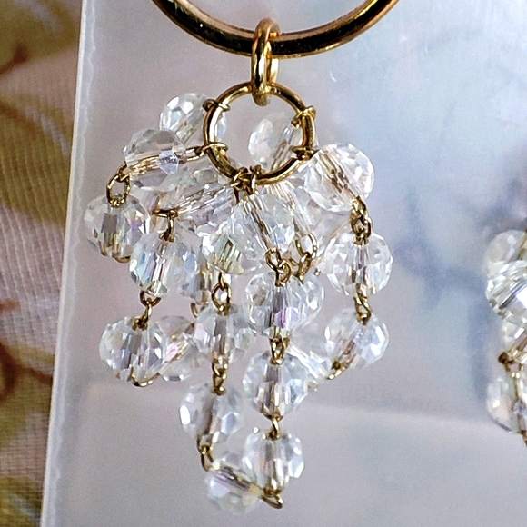 Unsigned Gold Tone Circle Knot Crystal Clear Chain Strung Pierced Earrings NWOT - Picture 2 of 7
